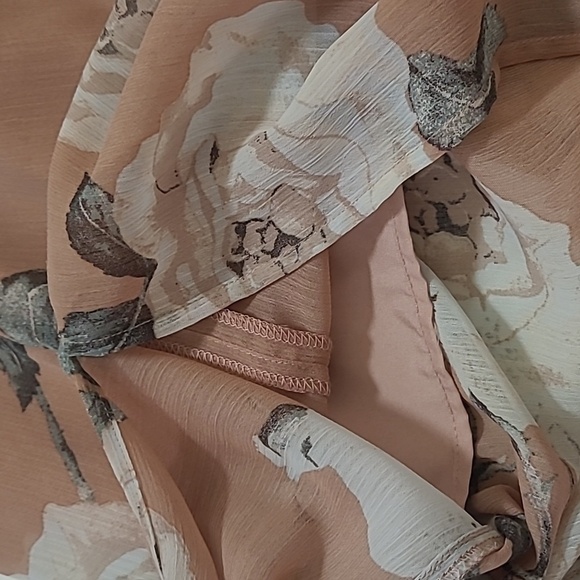 Dynamite peach floral lightweight halter neck lined slit front maxi dress - Picture 10 of 14